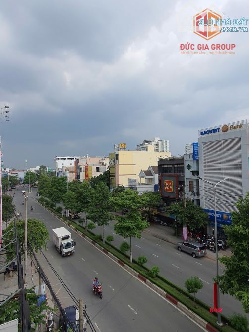 Cho thuê MBKD ngang 8m đối diện bv Đồng Nai đường Đồng Khởi giá chỉ 60tr/tháng