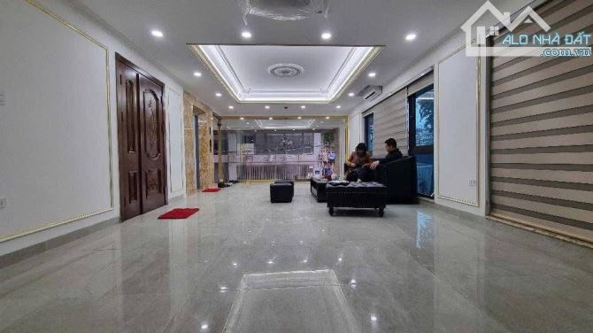 Hoàng Quốc Việt cầu giấy  110m2 xây 9T có hầm lô góc giá nhỉnh 50 tỷ.