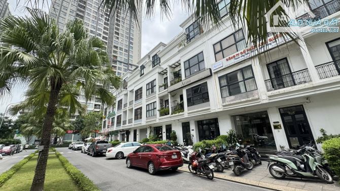 Bán biệt thư cao cấp Vinhome Gardenia 120m2, 5 tầng giá nhỉnh 45 tỷ