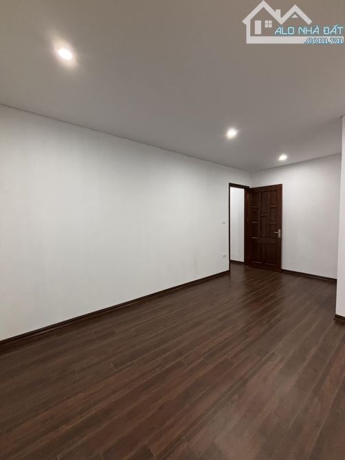 🔥 BÁN NHÀ NGUYỄN CAO – GẦN PHỐ – 35M2 – 5 TẦNG – SÂN ĐỂ XE – 7.3 TỶ 🔥