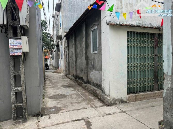 Bán nhanh lô đất vuông vắn trung tâm xã Vân Canh, ngõ nông, 10m ra ngõ ô tô, giá 140 tr/m2