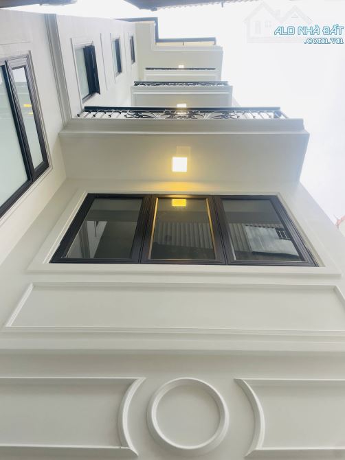 Bán Nhà 6 Tầng 43m2 Mới Xây, Mặt Tiền Rộng, Trung Tâm Giang Biên, VF3 Đỗ Cửa, Giá 8,48 Tỷ