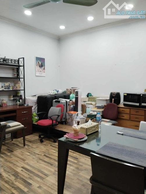 BÁN NHÀ MẶT PHỐ BÀ TRIỆU,DT 200 M, MT 5,8M. Giá 120TỶ.