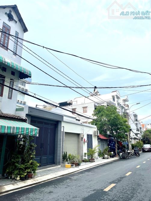 Quận 7 - MT Đường số Lâm văn bền, thửa đất 116m2 ngang 6.6m