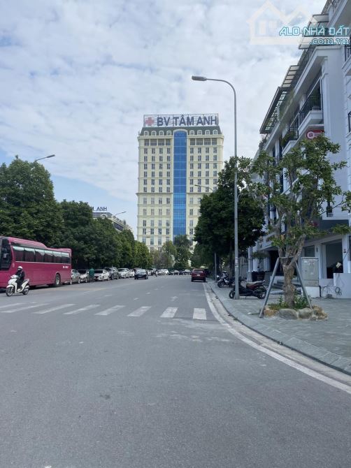 Bán nhà phố Hồng Tiến 40m2 4 tầng, thang máy nội thất nhập khẩu giá 11 tỷ