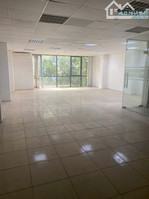 Cho thuê văn phòng 140m2 mặt phố Vương Thừa Vũ quận Thanh Xuân