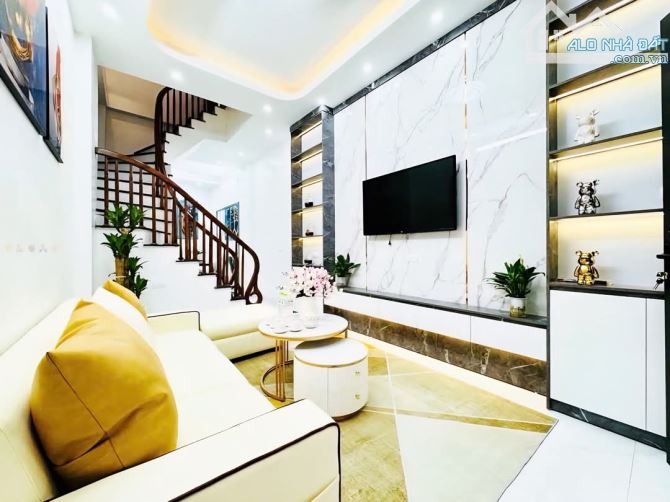 Bán nhà ngõ 2 ô tô tranh nhau tại Nguyễn Xiển, Thanh Xuân, Hà Nội, chỉ với 7,2 tỷ,