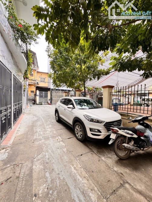 6 tầng thang máy Xuân Đỉnh, gara ô tô 7 chỗ , dân xây ở luôn