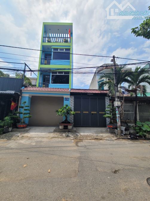 căn nhà 1 trệt 3 lầu và 1 căn nhà cấp 4 150,4m2 8tyTL MT đường Cây Da Xề