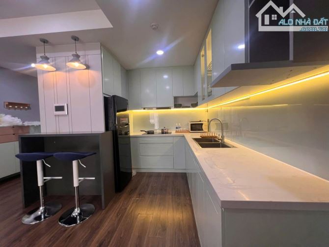 Chung cư Sky center ,P2,Tân Bình: 107m2,3p ngủ,2wc,NTCC,21tr