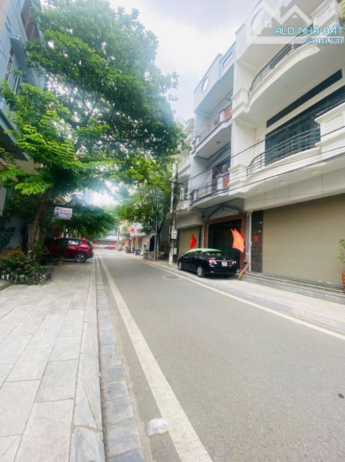 Bán nhà 3 tầng phố Trần Nguyên Hãn, Liên Bảo, vĩnh yên.