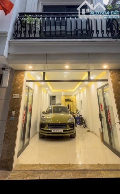 Hoa hậu Cầu Giấy ô tô tránh đỗ trước nhà, 50m, 7 tầng, 18 tỷ