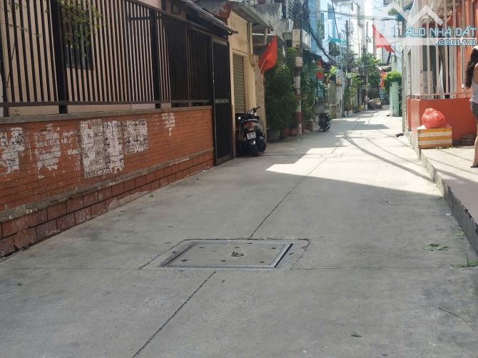 Bán nhà 3 tầng 4x14m đường Nguyễn Phúc Chu, phường 15, quận Tân Bình, giá chỉ 4.9 tỷ