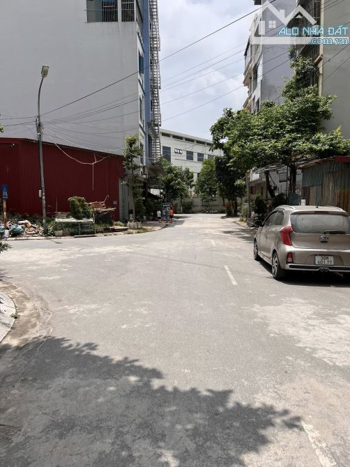 BÁN NHÀ PHÂN LÔ TỨ HIỆP. Ô TÔ TRÁNH . GẦN TRƯỜNG HỌC . DT 120 M . MT 10 . GIÁ 27 TỶ