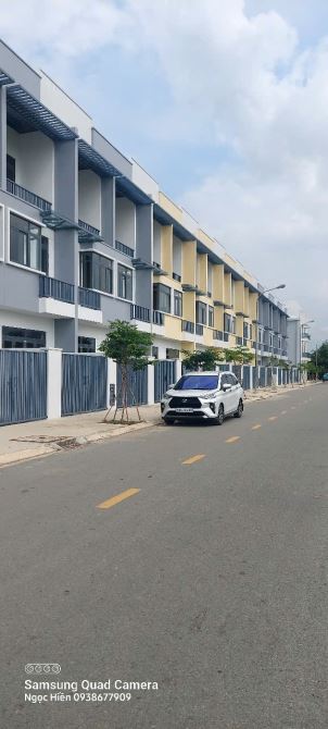 Bán nhà 1 trệt 2 lầu trong KCN Phước Đông, Tây Ninh cho thuê 12tr giá 2 tỷ sổ hồng sẵn