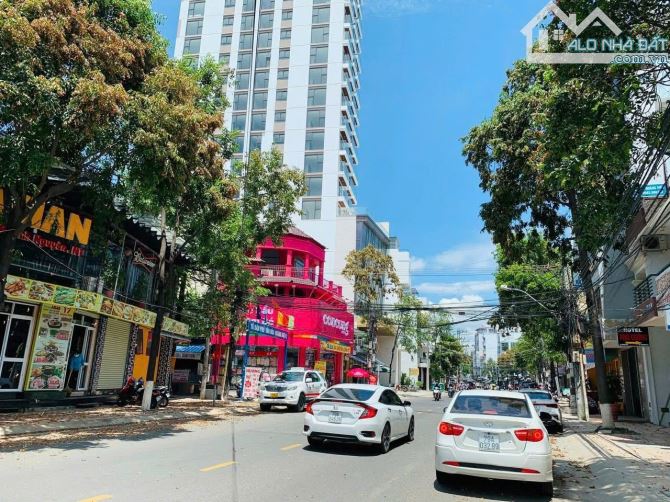 Bán căn nhà mặt tiền đường Hoàng Diệu - Vĩnh Nguyên gần biển. 278m2 ngang 9m nở hậu.