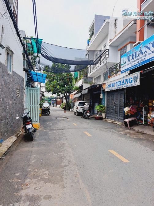 Bán Gấp nhà mặt tiền Đ số 11 BHH nhựa 8m thông 72m2,2 Tầng Nhỉnh 3 tỷ