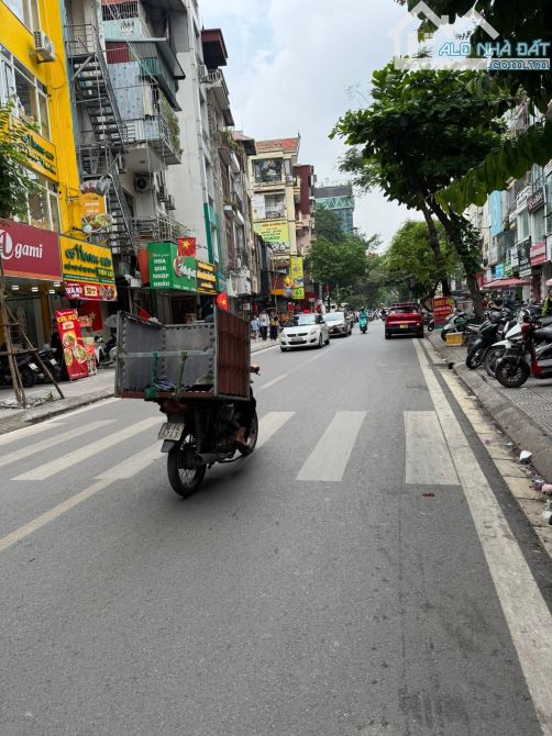 Siêu hot 8 tầng thang máy phố Hoàng Quốc Việt Cầu Giấy phân lô oto 7 chỗ 25 tỷ 65m