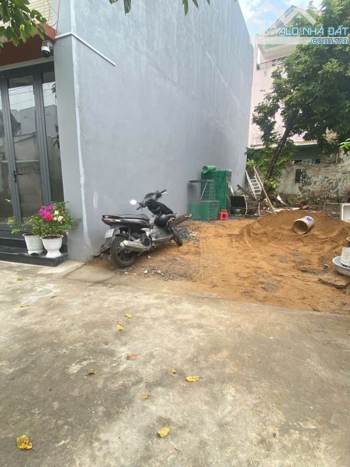 Bán lô đất đường xe hơi P. Trung Dũng. Cách nguyễn ái Quốc 100m ngay cổng 2