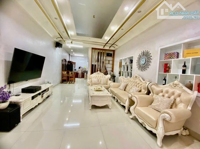 Bán nhà dân xây khu phân lô Ngô Gia Tự - Văn Cao . DT 73m2 x 4T. Oto đỗ cửa - vào nhà