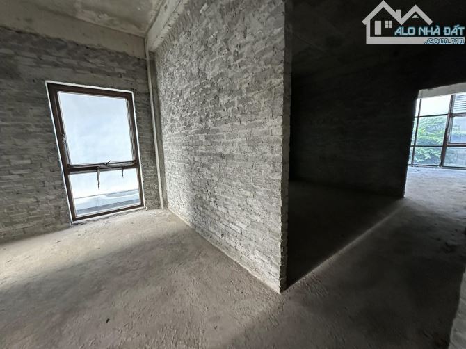 Biệt thự Tràng An Complex - Phùng Chí Kiên 89 tỷ, 226.6m2, 5 tầng, mặt tiền 8.4m.