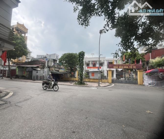 Bán đất Ngô Gia Tự, Long Biên: 55m2, mặt tiền 4m, 6.5 tỷ, ô tô đỗ cửa.
