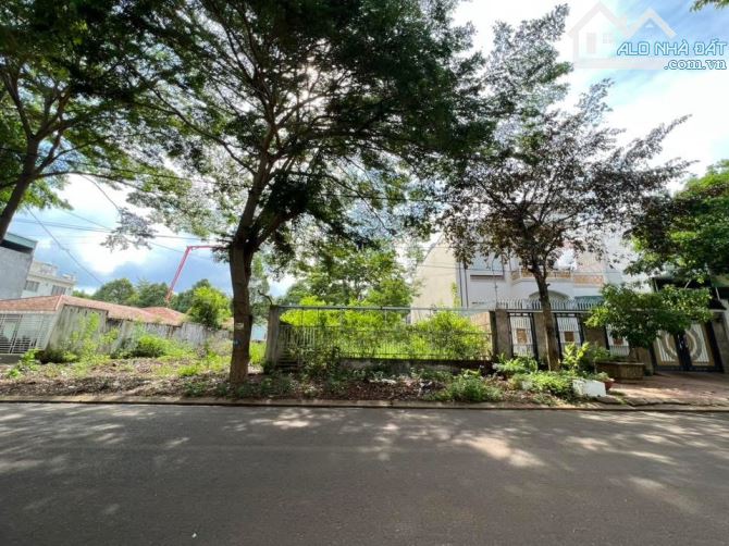 Lô biệt thự 10x24m đường Trương Quang Tuân ( không tách được)
