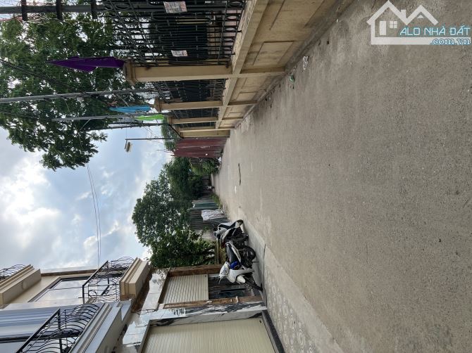 SIÊU PHẨM LĨNH NAM Ô TÔ CON LÙI CỦA NHÀ NGAY NHÀ CÓ BÃI GỬI XE