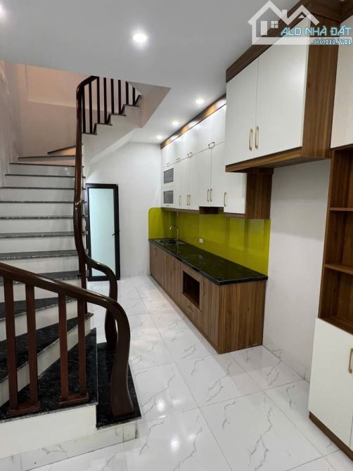 Nhà mới kingkong, Mậu Lương, Kiến Hưng, Hà Đông, DT 32m, 5 tầng , giá 5.5 tỷ, gần oto.