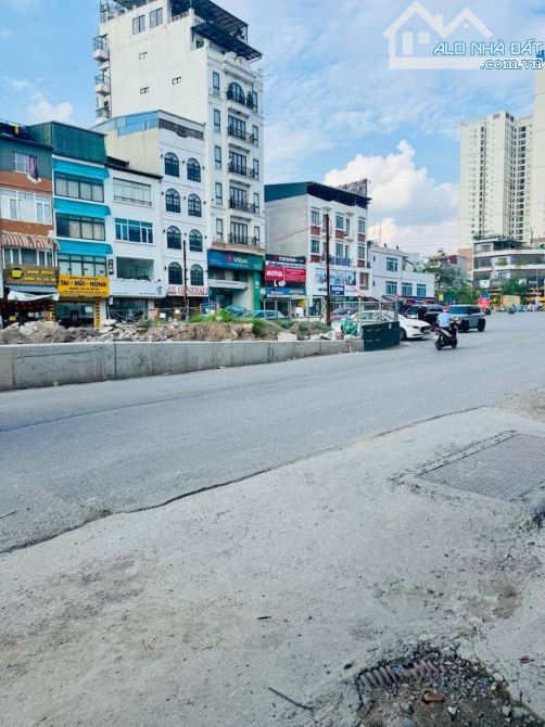 Mặt Phố Kim Đồng Kinh Doanh Bất Chấp - Oto Vào Nhà - DT 68m, MT4.5m - Giá 18 Tỷ
