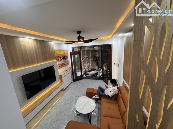Nhà Trần khát Chân 36m 5T MT4.- THANG MÁY - LÔ GÓC - FULL NỘI THẤT - VỀ Ở NGAY. - 1