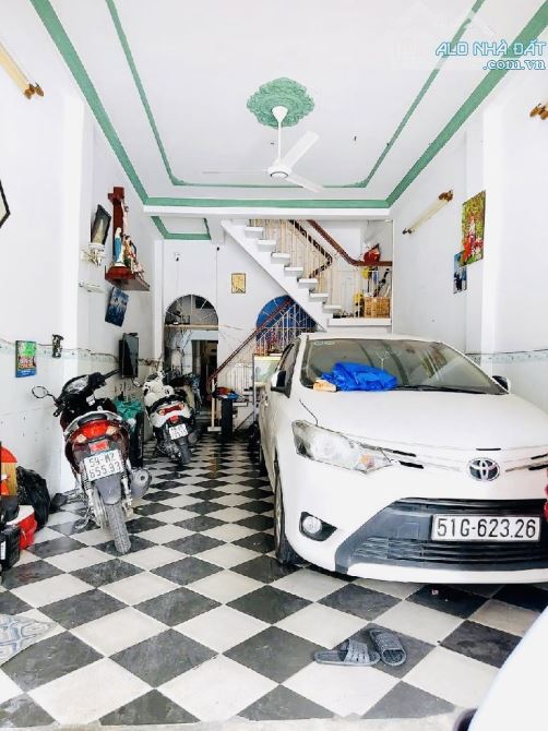 Bán nhà HXH, Trịnh Đình Trọng, Quận Tân Phú, giáp Tân Bình, 96m2, 2 tầng, giá 8,39 tỷ TL - 1