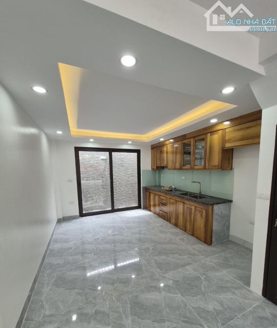 Bán nhà Đông Mỹ, Thanh Trì 56m2 x 5 tầng, gara ô tô vào nhà, giá 5,8 tỷ - 1