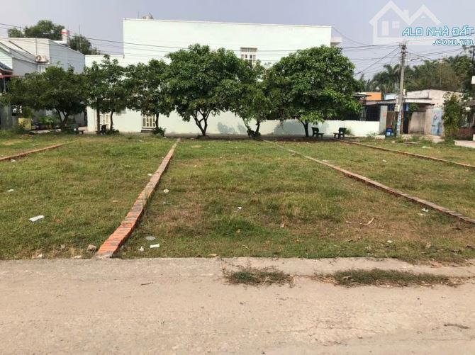 Bán lô đất thị trấn đức hòa - 105m2- giá chỉ 1 tỷ 500- gọi trực tiếp cho em để đi xem đất - 1