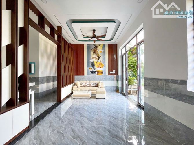 Bán Nhà Mỹ Hạnh Bắc gần ngã 3 Mỹ Hạnh,100m2 sổ hồng riêng , 3 phòng ngủ, bán 1.65 tỷ - 1