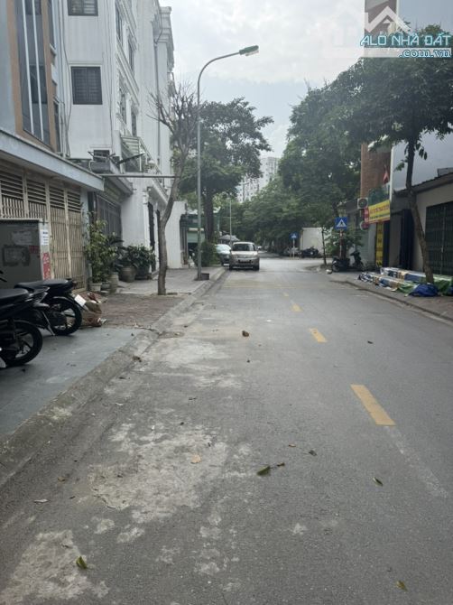 PHÂN LÔ GIANG BIÊN 20 tỷ 100m MẶT TIỀN 5m VỈA HÈ Ô TÔ,CÔNG VIÊN LONG BIÊN HÀ NỘI - 1