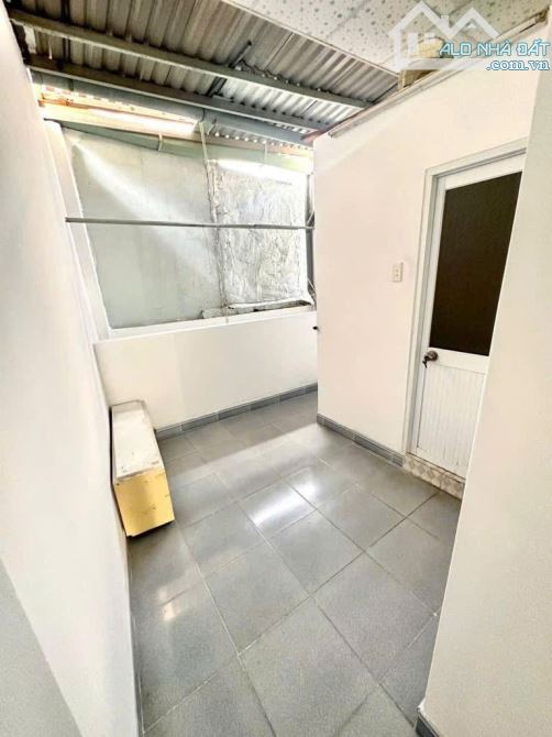 Bán nhà 2 tầng hẻm 538 Đoàn Văn Bơ, lộc nở hậu, KQH, giá 5.5 tỷ - 1