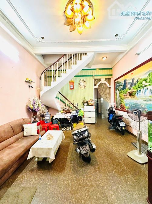 BÁN NHÀ HẺM XE HƠI HOÀNG SA, QUẬN 3 NGANG 4.5M 110M2 ĐÚC 3TẦNG 9PN GIÁ CHỈ 12.2 TỶ - 1