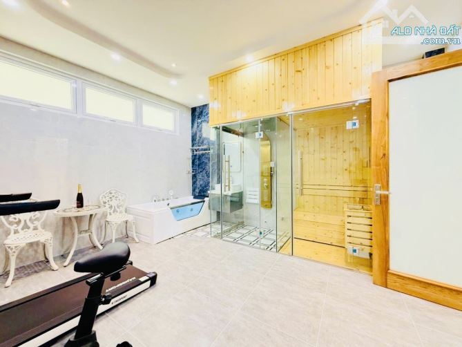 Bán nhà mặt tiền Gò Vấp, 9 phòng ngủ, thang máy, gần công viên Làng Hoa, 17 tỷ hơn - 1