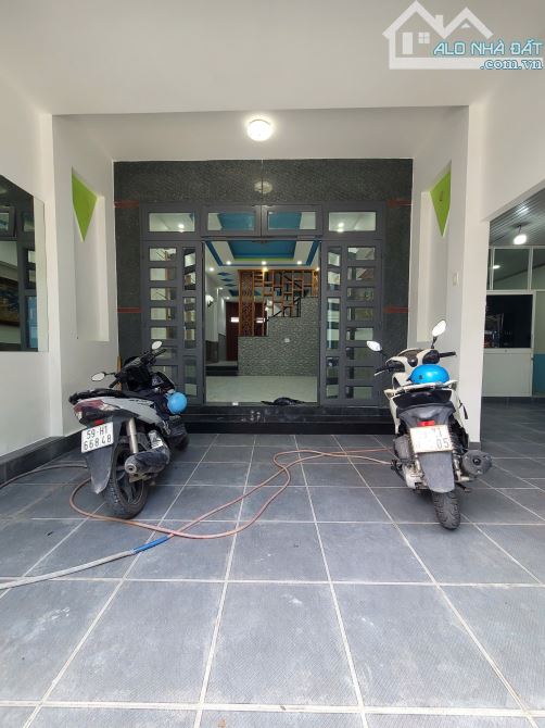 căn nhà 1 trệt 3 lầu và 1 căn nhà cấp 4 150,4m2 8tyTL MT đường Cây Da Xề - 1