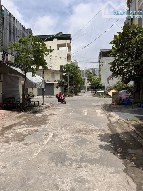 BÁN NHÀ PHÂN LÔ TỨ HIỆP. Ô TÔ TRÁNH . GẦN TRƯỜNG HỌC . DT 120 M . MT 10 . GIÁ 27 TỶ - 1
