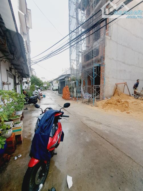 Cần tiền bán ngay lô đất ngay chợ Lê Văn Quới, hẻm xe hơi 8m,120m2, nở hậu, chỉ 4.1x tỷ. - 1