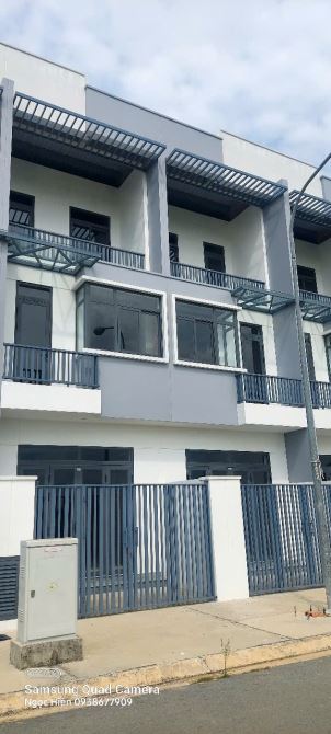Bán nhà 1 trệt 2 lầu trong KCN Phước Đông, Tây Ninh cho thuê 12tr giá 2 tỷ sổ hồng sẵn - 1