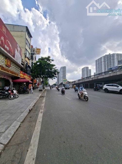 MẶT PHỐ NGUYỄN TRÃI 172M GIÁ nhỉnh 200tr/m VỈA HÈ 5M ĐƯỜNG 40M NGAY NGÃ TƯ SỞ XÂY TOÀ VP - 1