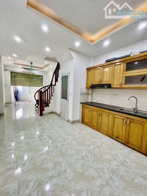 ĐA SỸ - HÀ ĐÔNG - NHÀ CÒN NHƯ MỚI - DT 35m2 - 70M RA Ô TÔ - NGÕ XE 3 GÁC - 1