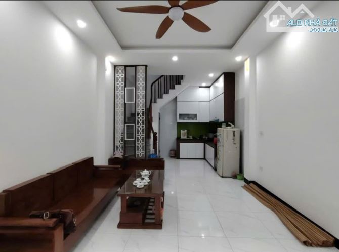 CỰC RẺ!!! 2.8 TỶ CÓ NGAY NHÀ 4 TẦNG, 40m2, Ô TÔ ĐỖ CỬA, SÁT VÁCH ĐẠI HỌC TD - TT - 1