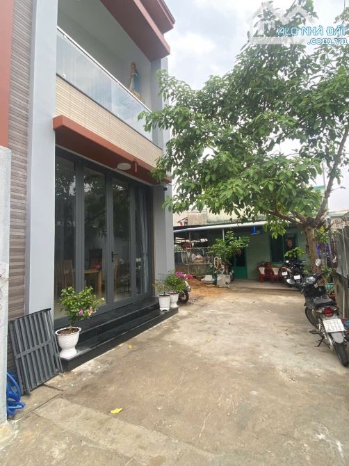 Bán lô đất đường xe hơi P. Trung Dũng. Cách nguyễn ái Quốc 100m ngay cổng 2 - 1