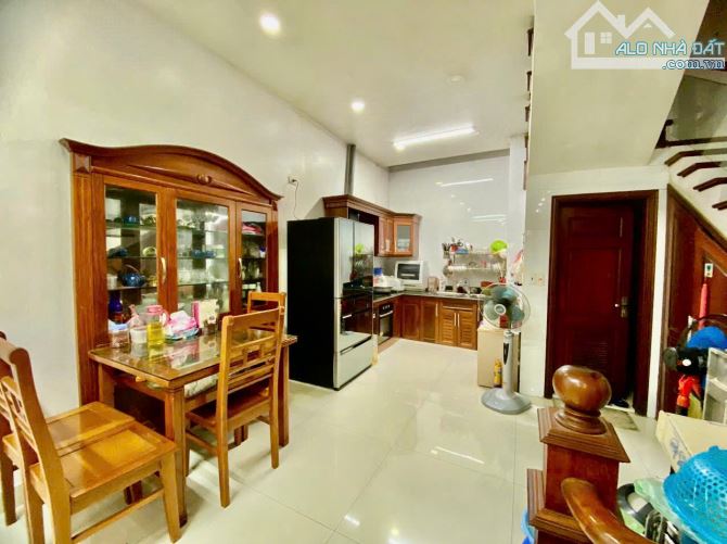 Bán nhà dân xây khu phân lô Ngô Gia Tự - Văn Cao . DT 73m2 x 4T. Oto đỗ cửa - vào nhà - 1