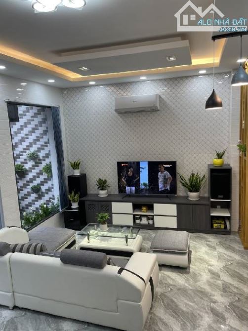 Bán Nhà Đường Hoàng Hoa thám P12 Tân Bình Ngang 8m dài 17m giá 8,7 tỷ - 1