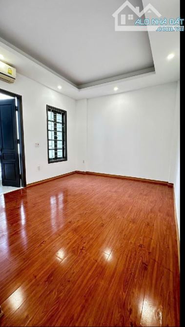 8.x tỷ/56 M2/4 tầng/7 M tiền/Phúc Đồng/ Ô tô đỗ cổng - 1